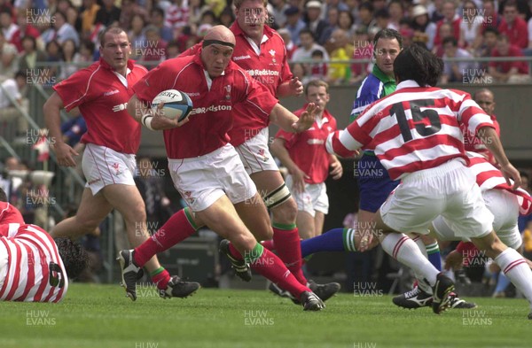 170601- Japan v Wales - Nathan Budgett tries to run around Hirotoki Onozawa