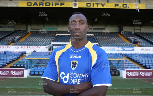 16.08.07..Cardiff City latest new signing Jimmy-Floyd Hasselbaink at Ninian Park 