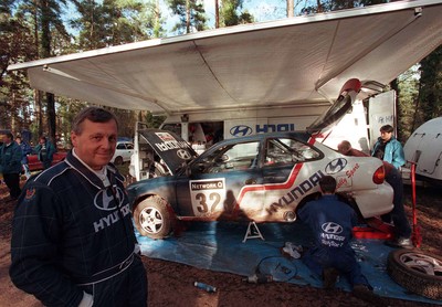 211197 - Jimmy McRae at the Hyundai service area with his car ahead of the RAC Rally