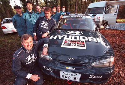 211197 - Jimmy McRae at the Hyundai service area with his car ahead of the RAC Rally