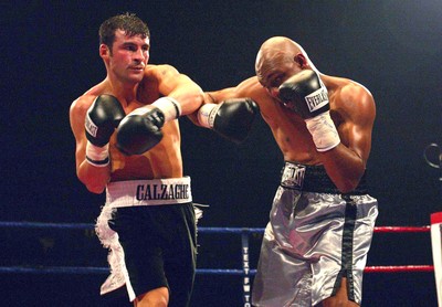 Joe Calzaghe v Byron Mitchell 280603