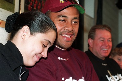 211195 - Jonah Lomu - Lomu at press conference with girlfriend Tania Rutter