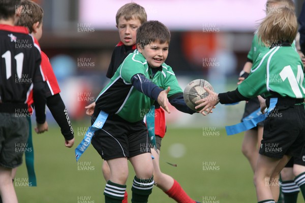 17.05.09  Cardiff Blues v Edinburgh... Junior Blues Half time game between Barry and Rhydfelin 