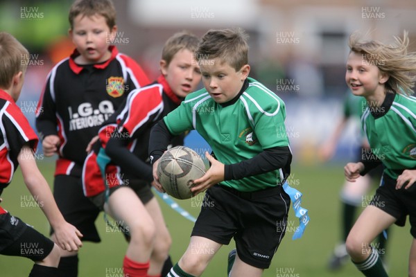 17.05.09  Cardiff Blues v Edinburgh... Junior Blues Half time game between Barry and Rhydfelin 