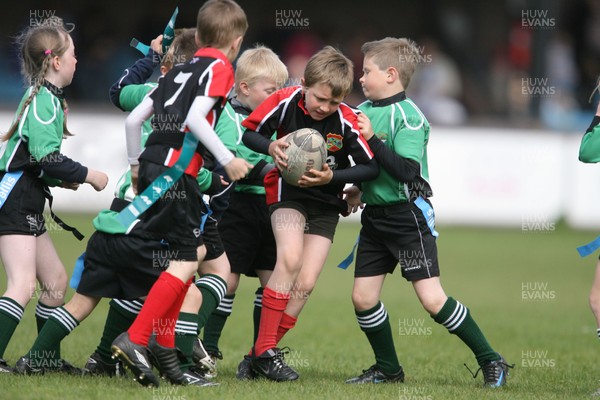 17.05.09  Cardiff Blues v Edinburgh... Junior Blues Half time game between Barry and Rhydfelin 