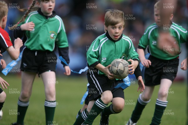 17.05.09  Cardiff Blues v Edinburgh... Junior Blues Half time game between Barry and Rhydfelin 