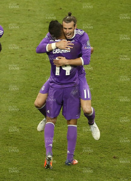 030617 - UEFA Champions League Final - Juventus v Real Madrid - Gareth Bale of Real Madrid celebrates at full time with Casemiro