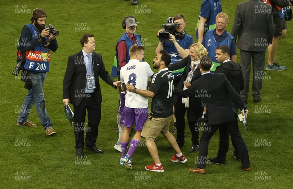 030617 - UEFA Champions League Final - Juventus v Real Madrid - A pitch invader grabs Toni Kroos of Real Madrid