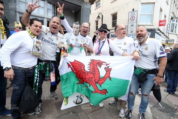 030617 - UEFA Champions League Final - Real Madrid v Juventus - Real Madrid fans pose with a cut out of Gareth Bale