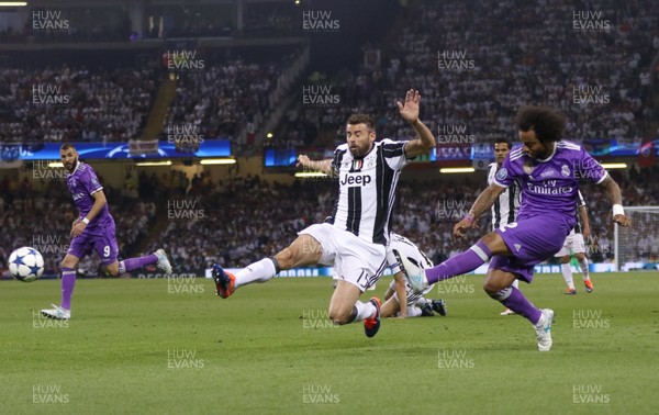 030617 - Juventus v Real Madrid, UEFA Champions League Final, Cardiff - Marcelo of Real Madrid crosses the ball as Andrea Barzagli of Juventus closes in