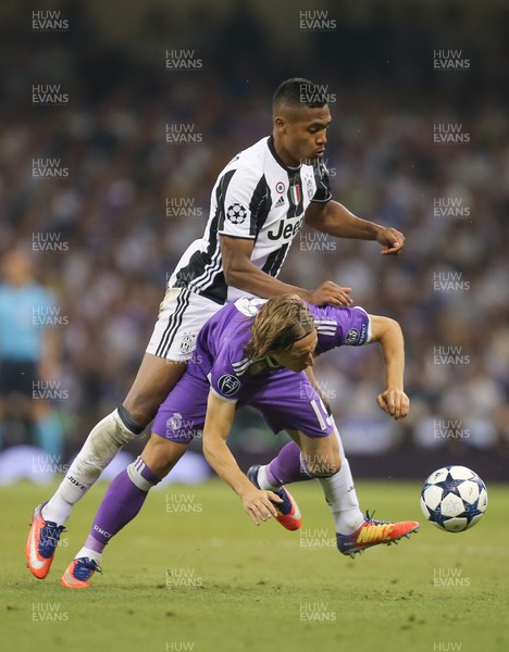 030617 - Juventus v Real Madrid, UEFA Champions League Final, Cardiff - Luka Modric of Real Madrid and Alex Sandro of Juventus compete for the ball