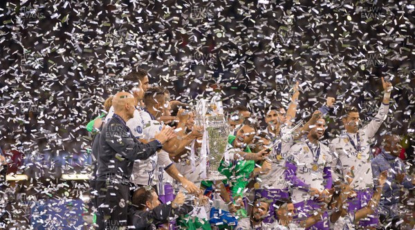 030617 - Juventus v Real Madrid, UEFA Champions League Final, Cardiff - Real Madrid celebrate after being presented with the Champions League Trophy