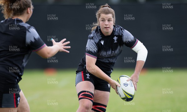 261022 - Kate Williams photographed in Auckland who has joined the Wales Women’s Rugby Squad, during a training session