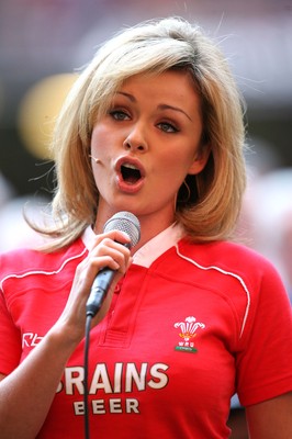 04.11.06  Wales v Australia, Invesco Perpetual Series 2006 Katherine Jenkins signs prior to the start of the match 