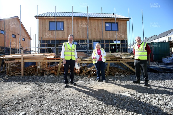 150421 Labour Leader Sir Keir Starmer MP, Welsh Government Minister for Finance and Trefnydd (Leader of the House) Rebecca Evans, and Welsh Labour Leader and First Minister Mark Drakeford during a visit to the Down to Earth project in Southgate, Gower, south Wales  ahead of the elections for the Welsh Government