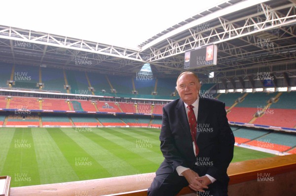 12-10-04  WRU President Keith Rowlands   Pic: Huw Evans Agency