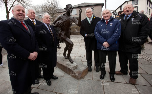 280313 - A statue to former Newport RFC and Wales legend Ken Jones is unveiled in his home town of Blaenavon