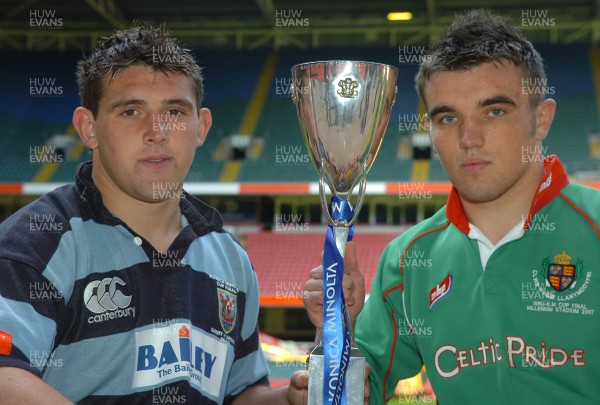 26.04.07 - Konica Minolta Cup Final Preview - Hookers, Ross Johnston(L) of Cardiff and Emyr Phillips of Llandovery with the Konica Minolta Cup 