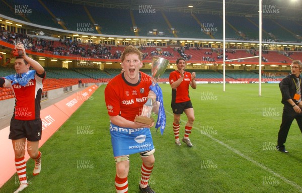 06.05.06 - Neath v Pontypridd - Konica Minolta Cup Final - Millennium Stadium - Pontypridd's Adam Powell celebrates with the cup 