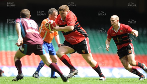 09.05.09 - Lampeter Town v Morriston RFC - SWALEC Bowl Final 2009 - Morriston's Lee May gets into space. 