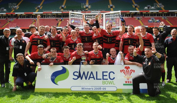 09.05.09 - Lampeter Town v Morriston RFC - SWALEC Bowl Final 2009 - Morriston players celebrate winning the SWALEC Bowl final. 