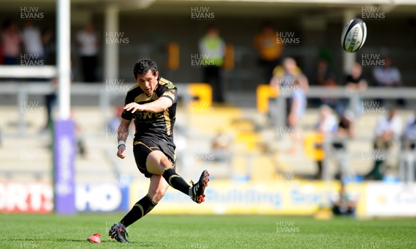 14.08.10 - Leeds Carnegie v Ospreys - Pre-Season Friendly - Dai Flanagan of Ospreys kicks a penalty. 