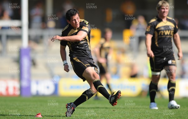 14.08.10 - Leeds Carnegie v Ospreys - Pre-Season Friendly - Dai Flanagan of Ospreys kicks a penalty. 