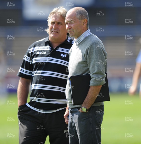 14.08.10 - Leeds Carnegie v Ospreys - Pre-Season Friendly - Ospreys Director of Coaching Scott Johnson and Team Manger Mostyn Richards. 