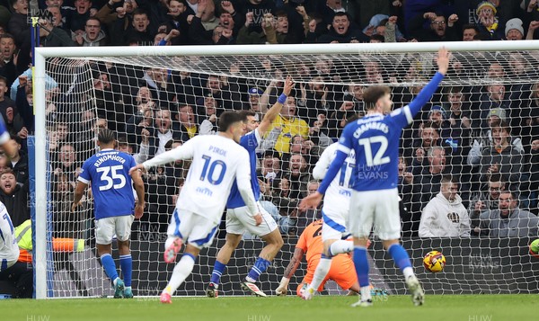 010225 - Leeds United v Cardiff City - Sky Bet Championship - Leeds 2nd goal goes in amid calls for offside from Cardiff