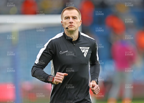 010225 - Leeds United v Cardiff City - Sky Bet Championship - Referee Michael Salisbury warms up