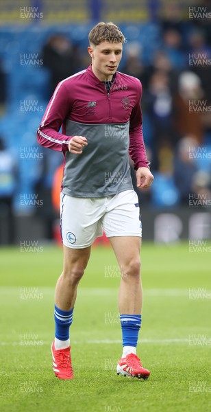 010225 - Leeds United v Cardiff City - Sky Bet Championship - Will Fish of Cardiff warm up