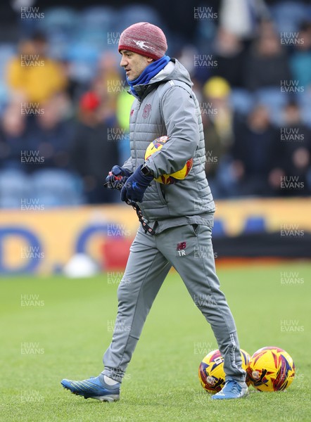 010225 - Leeds United v Cardiff City - Sky Bet Championship - Manager Omer Riza of Cardiff takes warm up