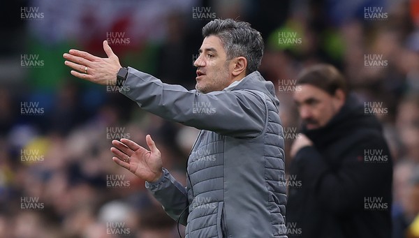 010225 - Leeds United v Cardiff City - Sky Bet Championship - Manager Omer Riza of Cardiff directs the team