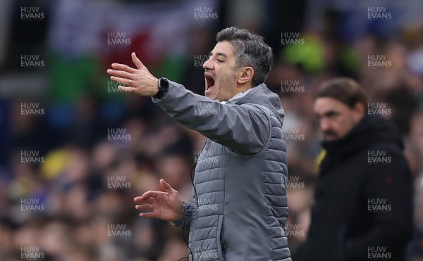 010225 - Leeds United v Cardiff City - Sky Bet Championship - Manager Omer Riza of Cardiff directs the team