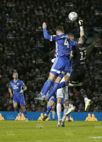 141219 - Leeds Utd v Cardiff City - Sky Bet Championship - Goalkeeper Kiko Casilla of Leeds United punches away from Sean Morrison and Curtis Nelson of Cardiff