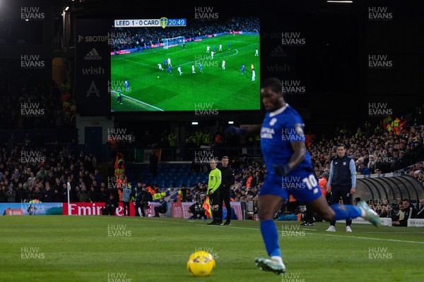 180123 - Leeds United v Cardiff City - FA Cup Third Round Replay - Cardiff Interim coach Dean Whitehead looks on as Sheyi Ojo puts a cross in 