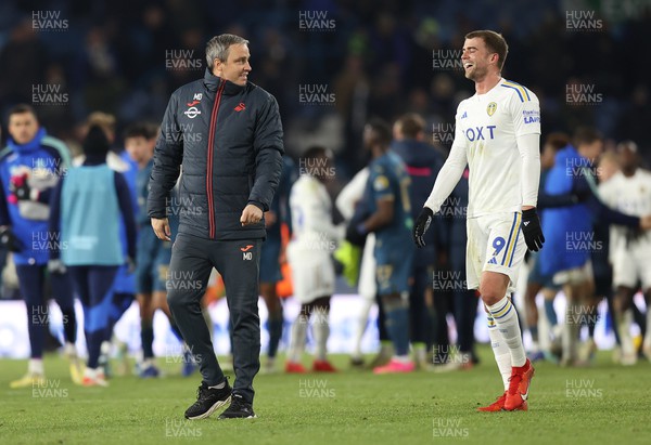 291123 - Leeds United v Swansea City - Sky Bet Championship - Head Coach Michael Duff  of Swansea and Patrick Bamford of Leeds United have a laugh together at the end of the match