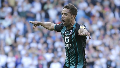 310819 - Leeds United v Swansea City - Sky Bet Championship -  Wayne Routledge of Swansea celebrates scoring the 1st goal of the match