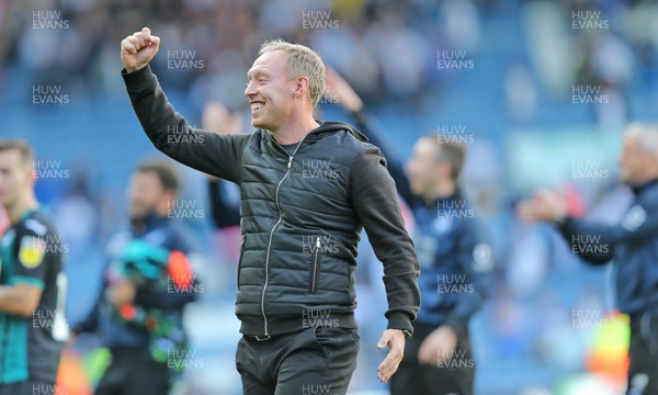 310819 - Leeds United v Swansea City - Sky Bet Championship -  Manager Steve Cooper  of Swansea salutes the fans at the end of the game
