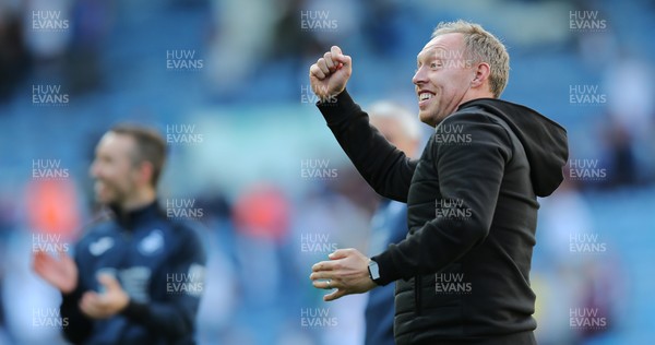 310819 - Leeds United v Swansea City - Sky Bet Championship -  Manager Steve Cooper  of Swansea shows his delight at the end of the match