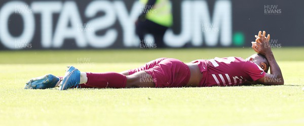 190823 - Leicester City v Cardiff City - Sky Bet Championship - Yakou Meite of Cardiff reacts to failing to score in an open goal in the 2nd half