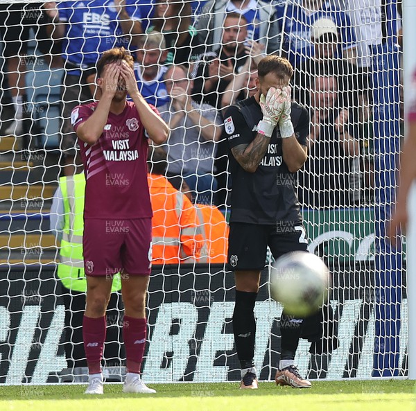 190823 - Leicester City v Cardiff City - Sky Bet Championship - Reaction by Goalkeeper Jak Alnwick of Cardiff as winning goal is scored by Leicester