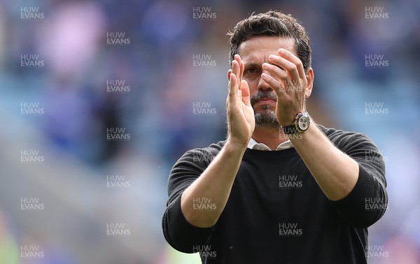 190823 - Leicester City v Cardiff City - Sky Bet Championship - Manager Erol Bulut of Cardiff applauds the fans at the end of the match