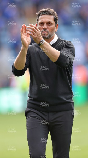 190823 - Leicester City v Cardiff City - Sky Bet Championship - Manager Erol Bulut of Cardiff applauds the fans at the end of the match