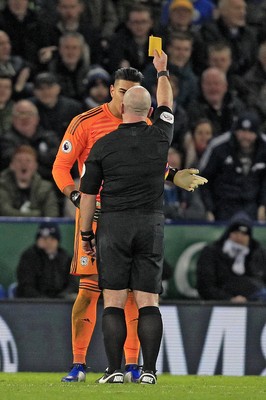 291218 - Leicester City v Cardiff City, Premier League - Referee Simon Hooper shows the yellow card to Neil Etheridge of Cardiff City