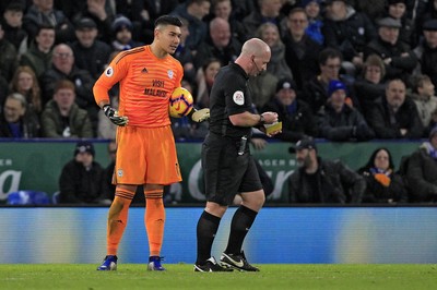 291218 - Leicester City v Cardiff City, Premier League - Referee Simon Hooper shows the yellow card to Neil Etheridge of Cardiff City