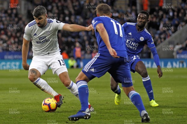 291218 - Leicester City v Cardiff City, Premier League - Callum Paterson of Cardiff City turns away from Marc Albrighton (centre) and Wilfred Ndidi of Leicester City