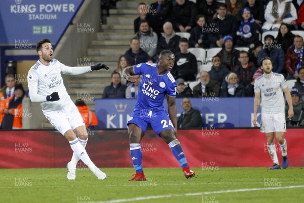 291218 - Leicester City v Cardiff City, Premier League - Victor Camarasa of Cardiff City (left) scores his side's first goal