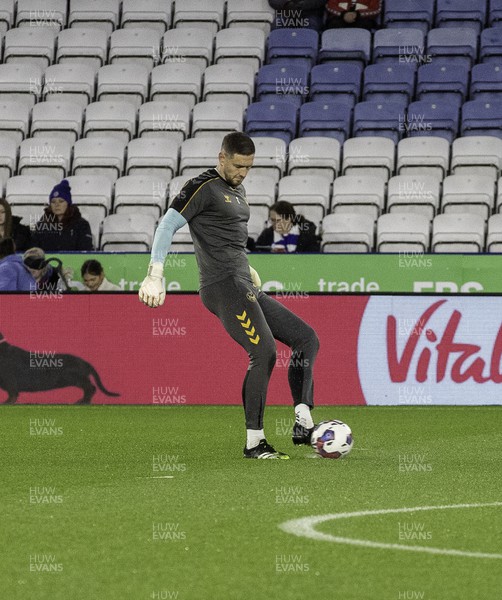 081122 - Leicester City v Newport County - Carabao Cup Third Round - Goalkeeper Joe Day of Newport warms up
