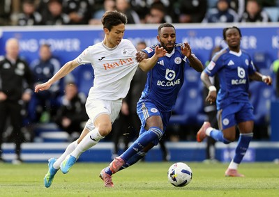 110426 - Leicester City v Swansea City - Sky Bet Championship - Eom Ji-sung of Swansea and Ricardo Pereira of Leicester